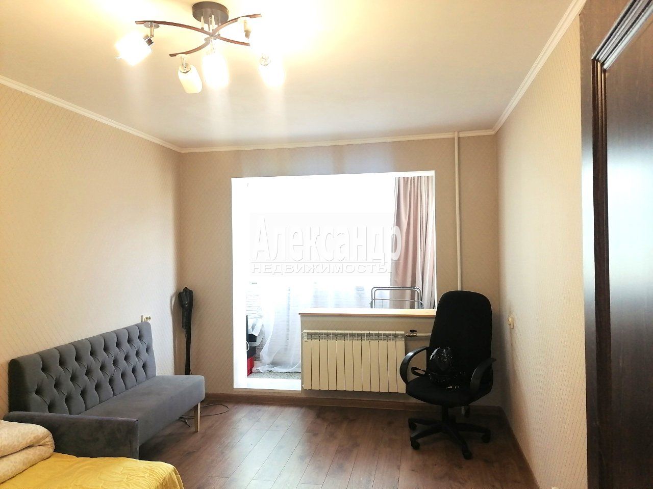 2-комнатная квартира (44м2) на продажу по адресу Ленинградская область, Приозерский район, Запорожское сельское поселение, посёлок Запорожское, Советская улица, 10— фото 1 из 19
