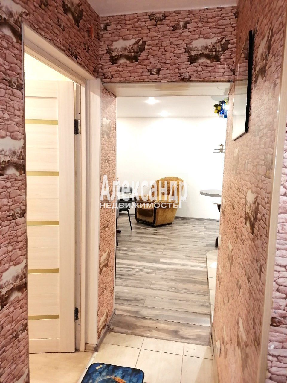 3-комнатная квартира (75м2) на продажу по адресу Ленинградская область, Приозерский район, посёлок Сосново, Первомайская улица, 9— фото 10 из 16