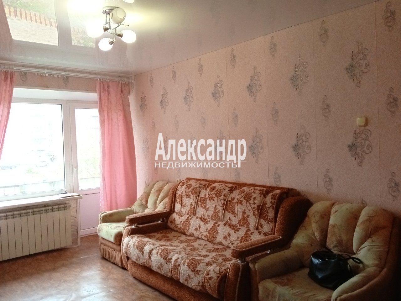 1-комнатная квартира (34м2) на продажу по адресу Ленинградская область, Приозерский район, городской посёлок Кузнечное, улица Гагарина, 6— фото 2 из 30