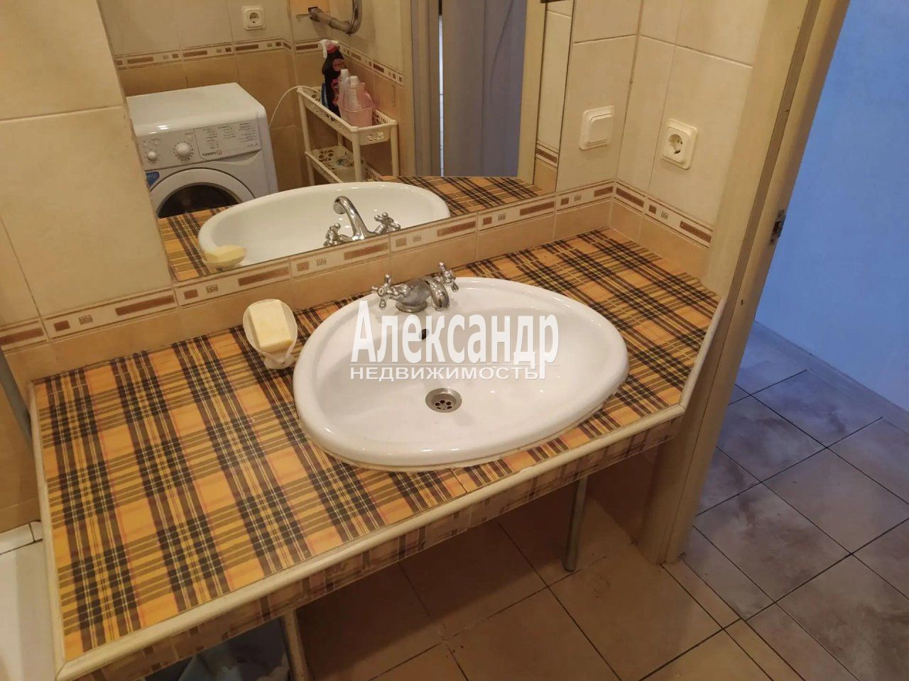 2-комнатная квартира (61м2) на продажу по адресу Санкт-Петербург, Пушкинский район, посёлок Шушары, Первомайская улица, 15— фото 11 из 16