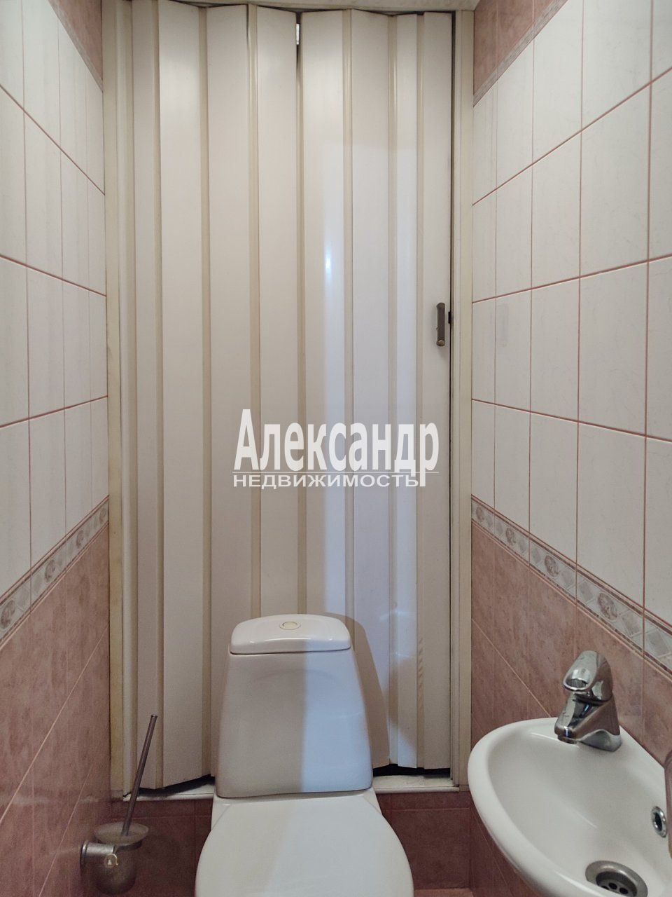2-комнатная квартира (61м2) в аренду по адресу Санкт-Петербург, улица Кораблестроителей, 32к1— фото 18 из 27