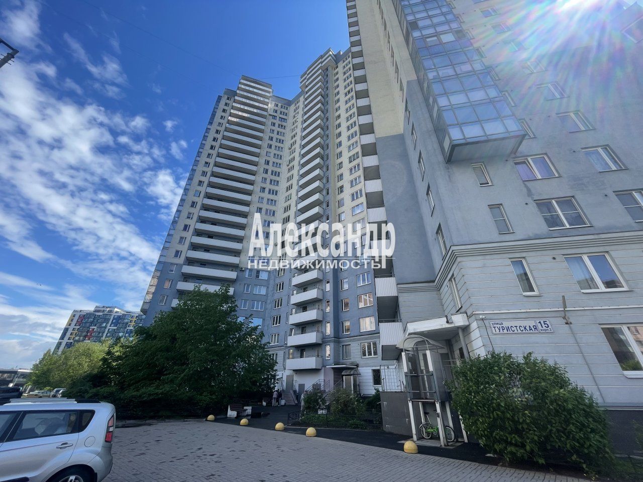 3-комнатная квартира (92м2) на продажу по адресу Санкт-Петербург, Туристская улица, 15к2— фото 1 из 16