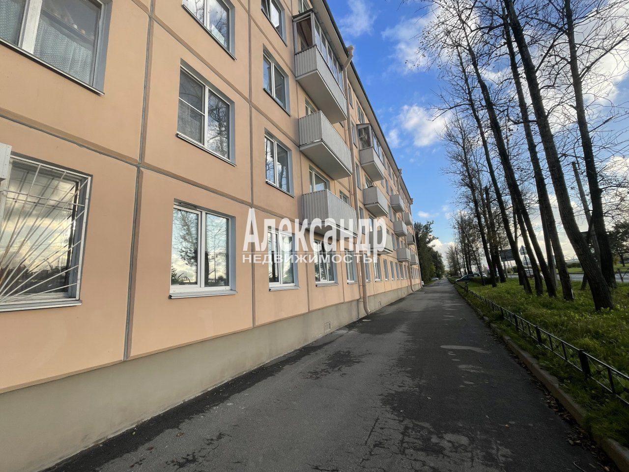2-комнатная квартира (43м2) на продажу по адресу Санкт-Петербург, Кубинская улица, 20— фото 4 из 10