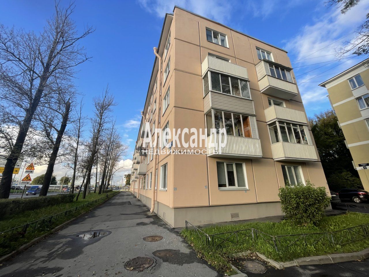 2-комнатная квартира (43м2) на продажу по адресу Санкт-Петербург, Кубинская улица, 20— фото 1 из 10